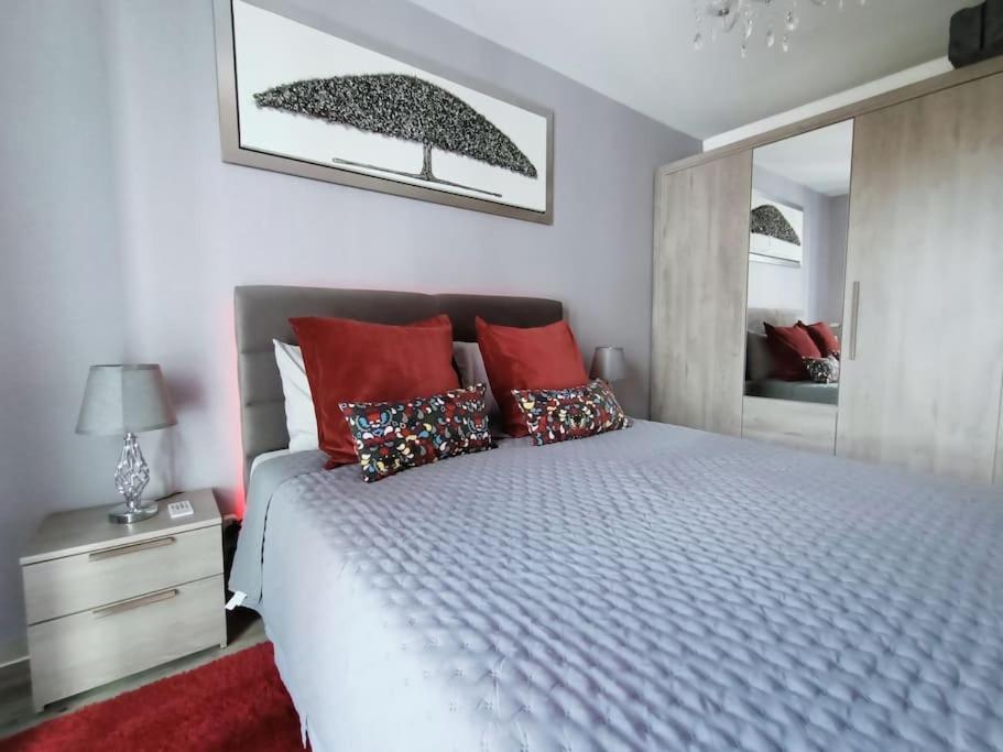 Appartement 4 Pieces - La Rose Des Yvelines - Classe 3 Etoiles Trappes Ngoại thất bức ảnh