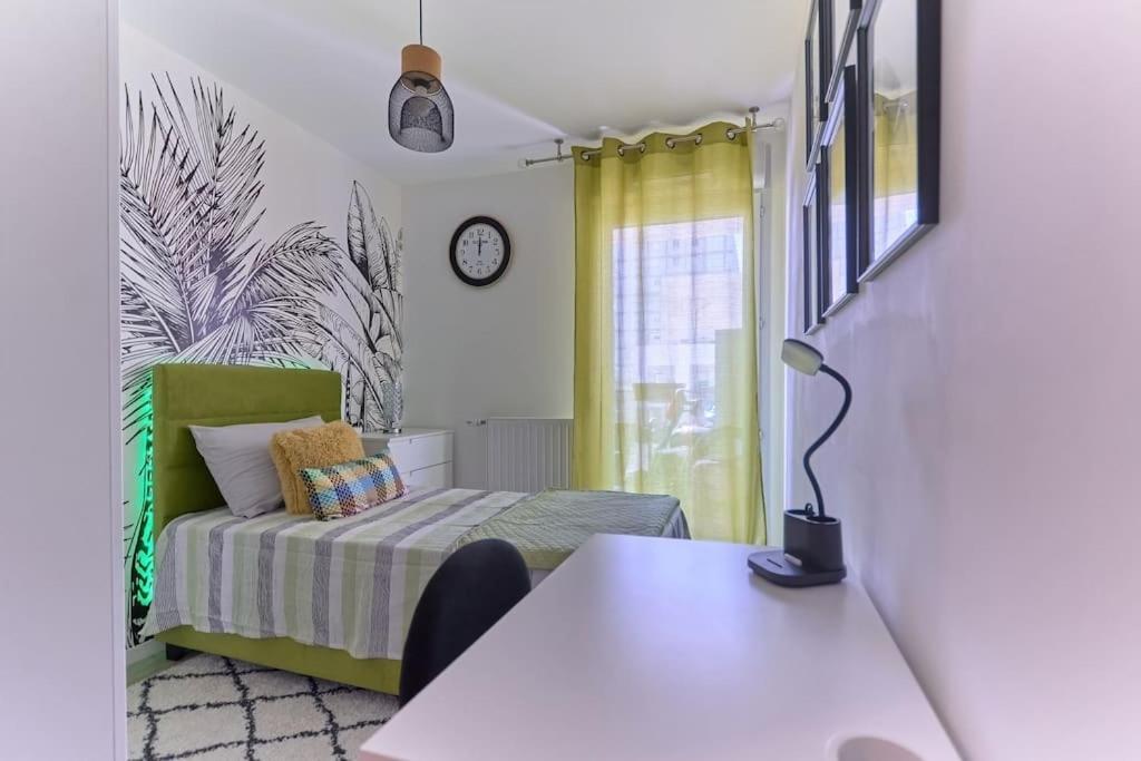 Appartement 4 Pieces - La Rose Des Yvelines - Classe 3 Etoiles Trappes Ngoại thất bức ảnh