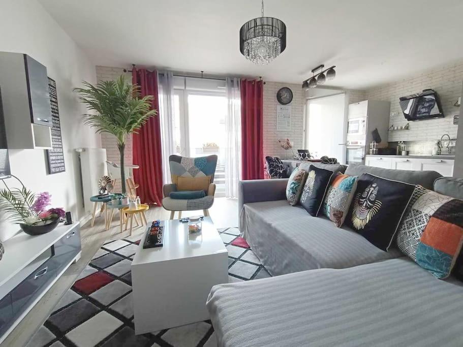 Appartement 4 Pieces - La Rose Des Yvelines - Classe 3 Etoiles Trappes Ngoại thất bức ảnh