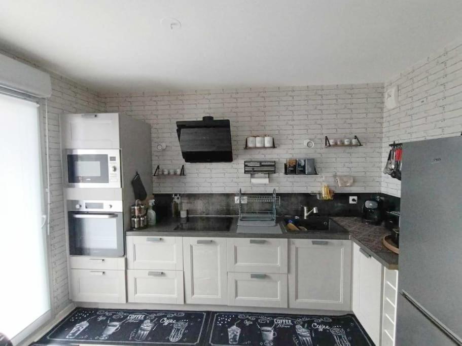 Appartement 4 Pieces - La Rose Des Yvelines - Classe 3 Etoiles Trappes Ngoại thất bức ảnh