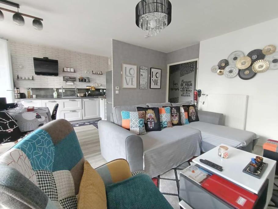 Appartement 4 Pieces - La Rose Des Yvelines - Classe 3 Etoiles Trappes Ngoại thất bức ảnh